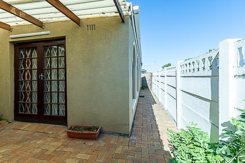 3 Bedroom Property for Sale in Portlands Western Cape